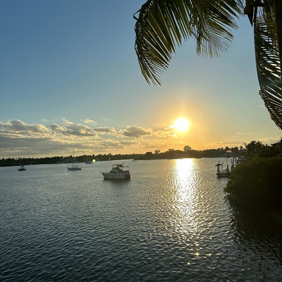 HI GUYS IM POTIT I USED POSH SIDEKICK TO SHARE MY CLOSET USED MY  REFERRAL CODE - Picture 11 of 16